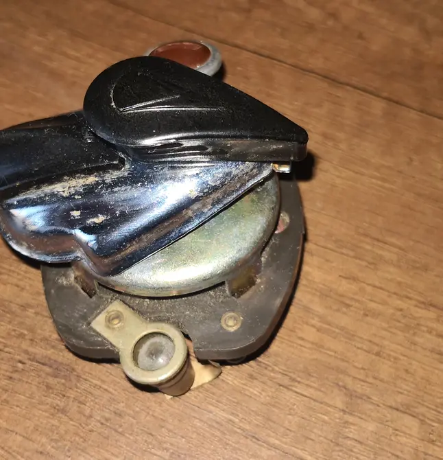 Lock with key cover fuse M72, M75 ,K750, K650, M61, M62, M63, M66 original. — Photo 1